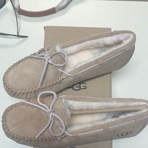 UGG Women's Dakota Tabacco Color with pink leather laces Moccasins